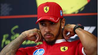 Hamilton celebra upgrade na Ferrari 