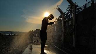 Autoridades sanitárias alertam para riscos à saúde de idosos, crianças e vulneráveis, mas também jovens, que devem evitar exercícios físicos sob altas temperaturas.