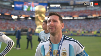 Lionel Messi chorou após a premiação 