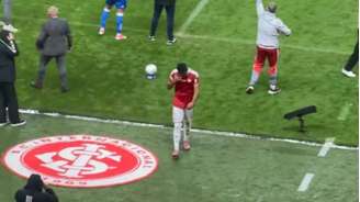 Victor Gabriel deixou o gramado lamentando o lance na quarta-feira.