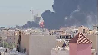 Instalação petrolífera de Mangaf, no Kuwait, é alvo de ataque iraniano, em represália a bombardeios dos Estados Unidos. (18/07/2026)