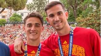 Gavi e Fabián Ruiz visitam cidade natal e são homenageados durante cerimônia de comemoração do título da Copa de 2026.