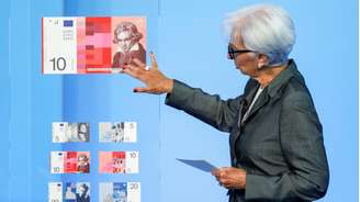 A presidente do Banco Central Europeu, Christine Lagarde, acredita que as cédulas do euro representam a expressão mais tangível da Europa. Frankfurt, 23 de julho de 2026.