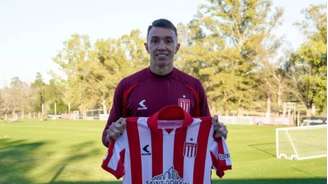 Muslera tomou um gol bizarro na volta ao Estudiantes.
