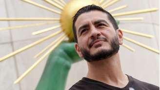 O candidato ao Senado pela ala progressista do Partido Democrata nas primárias de Michigan, Abdul El-Sayed, durante uma coletiva de imprensa em Detroit, no domingo, 2 de agosto.