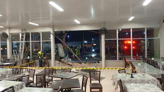 Ônibus sai da pista, invade restaurante e mata mulher em Santa Catarina