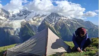 Mont Blanc, nos Alpes, é o maior pico da Europa.
