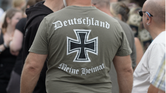 Muitos apoiadores da AfD acreditam que a Alemanha moderna deveria se orgulhar de sua história e se concentrar menos em seu passado nazista