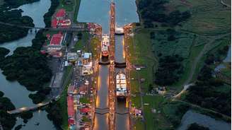 Embora responda por apenas 5% do comércio marítimo global, o Canal do Panamá movimenta quase 40% dos contêineres transportados pelos EUA
