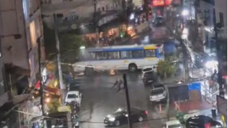Ônibus foram utilizados por criminosos no Rio de Janeiro, na noite deste sábado, 29