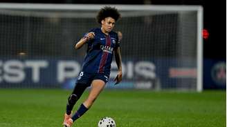 Meio-campista brasileira do PSG, Yaya, em jogo contra o Paris FC, em 20 de dezembro de 2025.