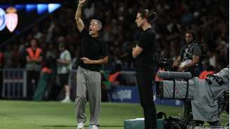 Monaco, do brasileiro Filipe Luís (à direita), venceu por 2 a 1 o PSG do técnico espanhol Luis Enrique (esquerda).
