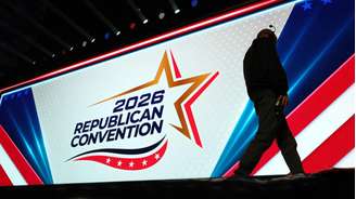 Últimos preparativos para a Convenção Nacional Republicana de 2026 no American Airlines Center, em Dallas, no Texas, em 8 de setembro. O evento foi marcado por discursos em apoio ao presidente Donald Trump e pela mobilização do partido para as eleições legislativas de meio de mandato.