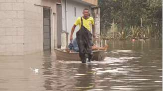 Jardim Pantanal, na Zona Leste de São Paulo, permanece alagada nesta quarta-feira, 16