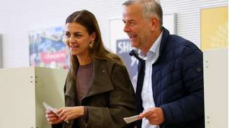 Candidata da AfD em Mecklemburgo-Pomerânia Ocidental, Leif-Erik Holm, vota em Schwerin. (20/09/2026)