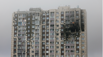 Um prédio na região de Moscou, na madrugada deste domingo, que, segundo autoridades russas, teria sido atingido por um ataque com drone ucraniano