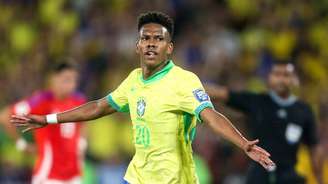 Estevão volta a seleção brasileira após ficar de fora da Copa por lesão.