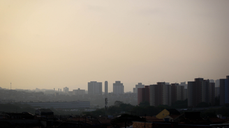 Na foto, fim de tarde visto da região da zona oeste de São Paulo, nesta quinta-feira (24).