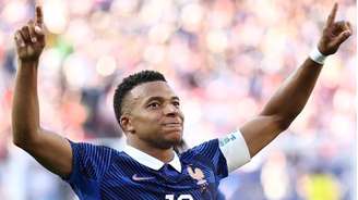 Mbappé comemora gol da França