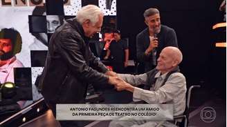 Antônio Fagundes reencontra Luiz Solon, colega em sua primeira experiência como ator numa peça de teatro dos tempos de colégio, nos anos 1960. O momento ocorreu no 'Caldeirão Com Mion' de 26 de setembro de 2026.