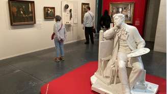 A exposição “L'Étoffe d'artiste”, no Museu Bourdelle, mostra como o guarda-roupa se torna um manifesto de identidade para alguns artistas.