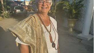 À frente do Ilê Axé Oxum Omolú, em Pindoretama, município da Região Metropolitana de Fortaleza, a ialorixá Mirela acompanha a eleição presidencial de 2026.