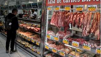 Apesar dos indicadores positivos na economia, consumidores sentem no bolso o peso do acúmulo da inflação dos últimos anos.
