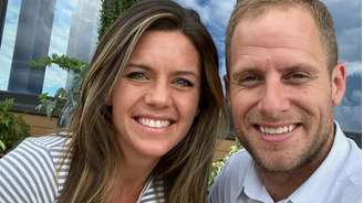 Ex-participante do 'American Idol', Caleb Flynn, 40, foi condenado pelo assassinato da esposa, Ashley, 37