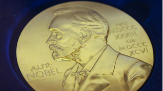 Os vencedores recebem a medalha do Prêmio Nobel e uma parte de 12 milhões de coroas suecas (R$ 6,2 milhões)