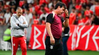 Fernando Diniz, agora ex-técnico do Corinthians, durante a partida contra o Internacional pela 29ª rodada do Brasileirão