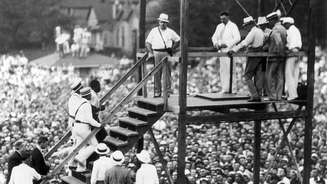 Estima-se que uma multidão de 20 mil pessoas se reuniu no Kentucky em 1936 para o enforcamento público de Rainey Bethea