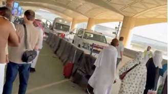 Ambulâncias se deslocaram para o aeroporto de Riad para atender os feridos