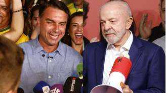 4/10/2026 - ELEIÇÕES 2026 - PRESIDENCIA DA REPÚBLICA - Os candidatos à Presidência da República, Flavio Bolsonaro (PL) e Luis Inacio Lula da SIlva (PT) se proununciam após o resultado de segundo turno na eleição para a Presidência da República. Fotos Wilton Junior/Estadão e Daniel Teixeira/Estadão