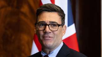 O primeiro-ministro britânico, Andy Burnham, participa de uma reunião bilateral com o primeiro-ministro norueguês, Jonas Gahr Store, no dia da abertura da conferência anual do Partido Trabalhista em Liverpool, em 27 de setembro de 2026.