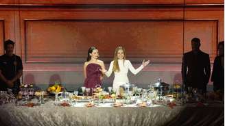 Débora Falabella e Adriana Esteves em evento da Globo para falar de 'Avenida Brasil 2'