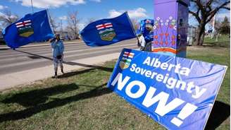 Os habitantes de Alberta votarão nesta segunda-feira sobre a realização de um referendo sobre a independência no futuro