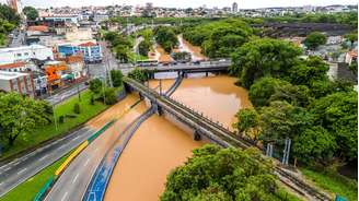Chuvas atingem várias cidades de São Paulo; na imagem, foto do rio Sorocaba que transbordou neste domingo, 25