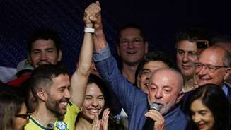 Em discurso de vitória, Lula agradeceu a Janones pela criação de canal no WhatsApp
