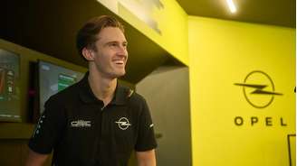 Théo Pourchaire se prepara para estrear na Fórmula E pela Opel GSE Formula E Team na temporada 2026/27, marcada pela introdução dos novos monopostos GEN4.