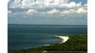 A praia Alter do Chão, no Pará, foi selecionada pelo jornal inglês The Guardian como uma das melhores praias do País