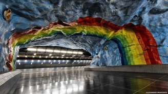 O fotógrafo russo Alexander Dragunov fez imagens do metrô de Estocolmo, na Suécia, que chegou a ser descrito como a maior exposição de arte do mundo