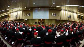 Cardeais se reúnem para conversas preliminares sobre o Conclave no Vaticano nesta segunda-feira