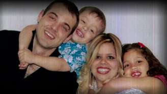 <p>A família do brasileiro Rafael Cervi, o marido de Dayana e pai de Thais e Felipe, todos mortos no incêndio. Foto de arquivo pessoal</p>
