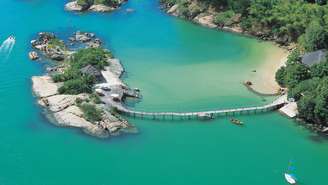 <p><strong>Resort Ponta dos Ganchos</strong><br />Situado num dos trechos mais bonitos do litoral sul do Brasil, o resort Ponta dos Ganchos tem 25 bangalôs sofisticados</p>