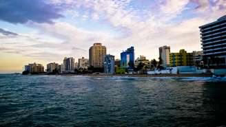 Condado é uma subdivisão do distrito de Santurce, e atrai visitantes com praias, restaurantes, bares e lojas de grife