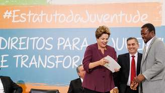 Com dois vetos, a presidente Dilma Rousseff sancionou nesta segunda-feira o Estatuto Nacional da Juventude