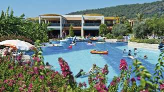 O Holiday Village, complexo de quatro estrelas em Sarigerme, na costa da Turquia