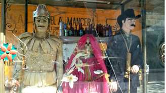 <p>Imagens ligadas a religiões como Santa Muerte são bastante populares entre membros de carteis</p>