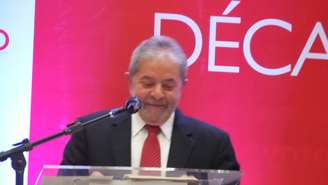 Ex-presidente Lula participa de evento em Porto Alegre