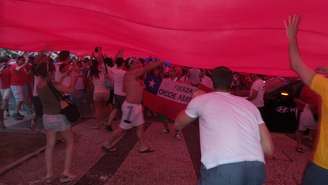 Chilenos fazem festa em Copacabana